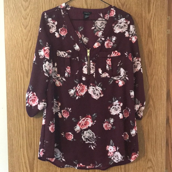 3 quarter sleeve floral blouse - Picture 4 of 7